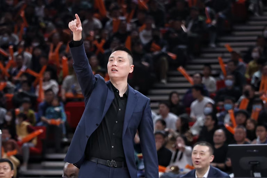 上海大鲨鱼队突破重围，取得连胜